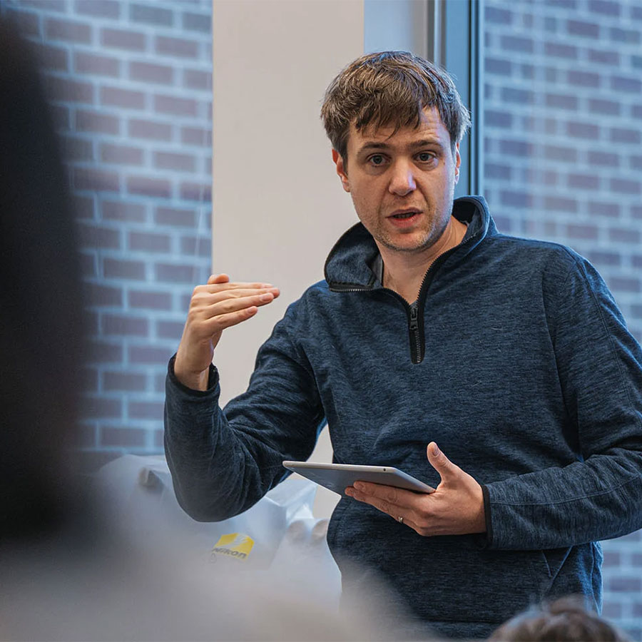 Neuroscience instructor Matthieu de Wit speaks to a class.